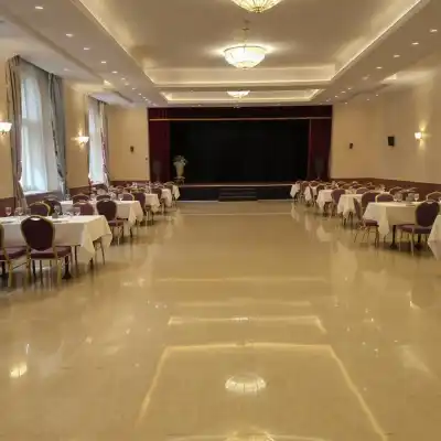 Уборка ресторанного зала после свадьбы - после уборки